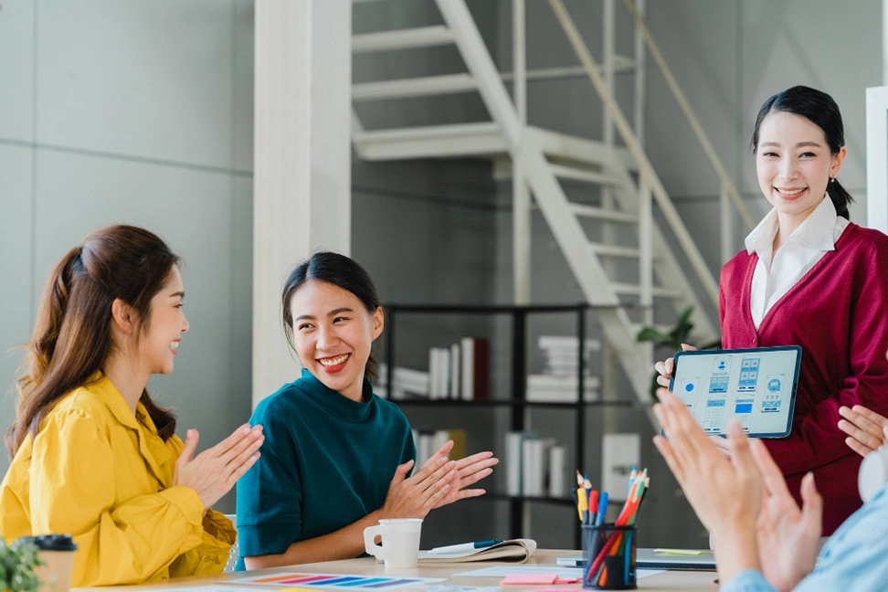 Communication (Giao tiếp/truyền thông)